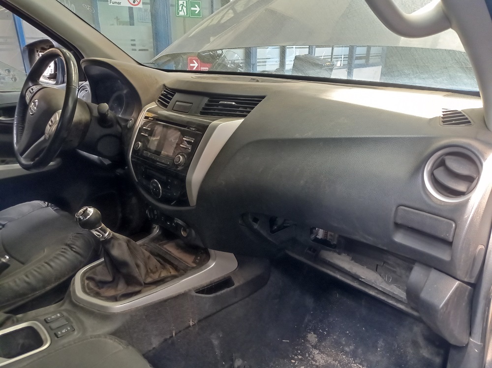 MUñON Nissan NP 300 2015  USADO  EN DESARME
